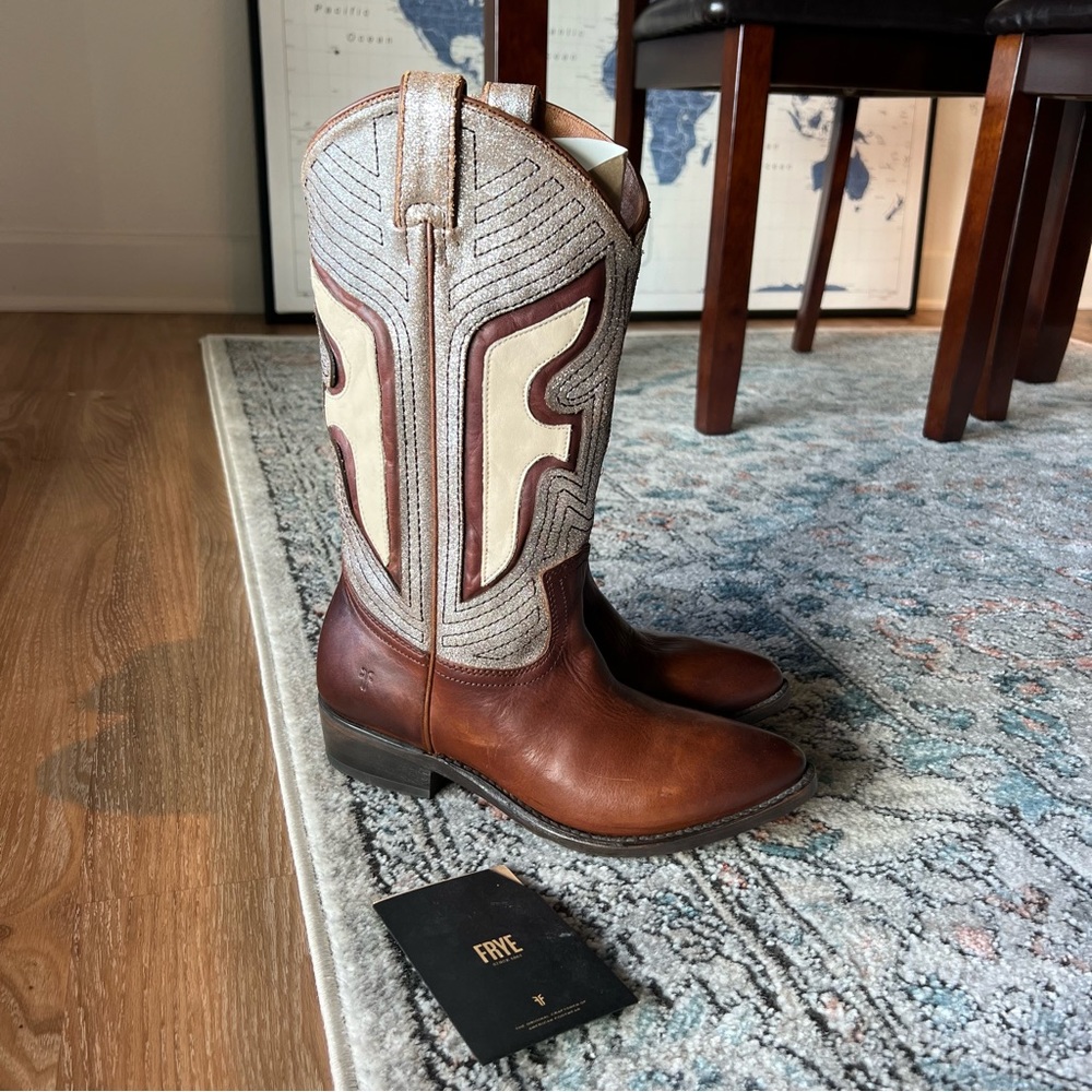 New Frye Women’s Billy Cowboy Western Boots Brown Silver Metallic Size 8.5